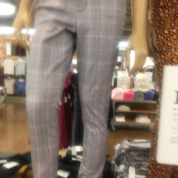 Ankle Pants, Old Navy. Size 0. - Picture 3 of 6